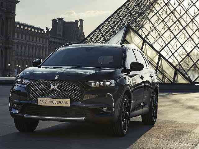DS 7 CROSSBACK LOUVRE　展示中♪